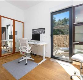 4 bedroom villa with pool and sea views near Dubrovnik sleeps 8